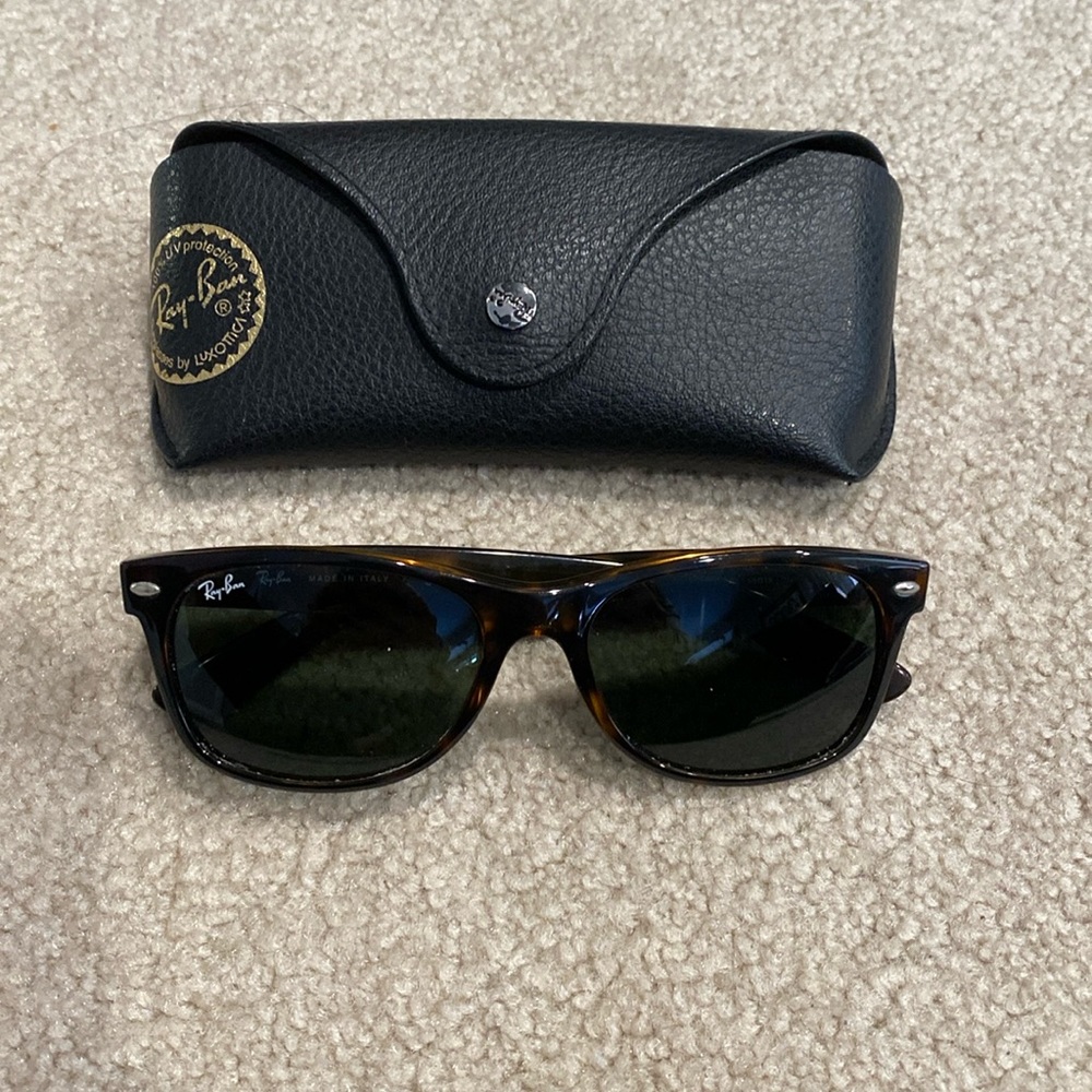 Almost new Rayban dark tortoise shell wayfarer sunglasses
